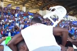 佛得角阿拉巴😂佛得角庆祝首进世界杯，球员举起白色塑料凳庆祝