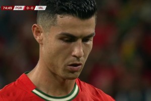 可惜了！特林康传中造点球！C罗主罚点球被凯莱赫用脚挡出！