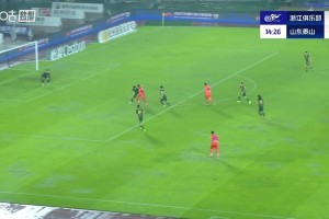 太无私了！苏超南京球员这一下，若是选择打门结果是否会更好？