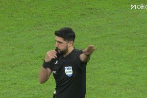 急死了！苏超小球迷：快进一个吧，明天周一我还要上学呢😂